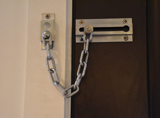 Entrebâilleur de porte à chaîne